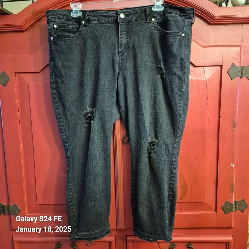 Torrid Denim 24 R Distressed Black Stretch Denim Jeans Rough Edge Bottom EUC